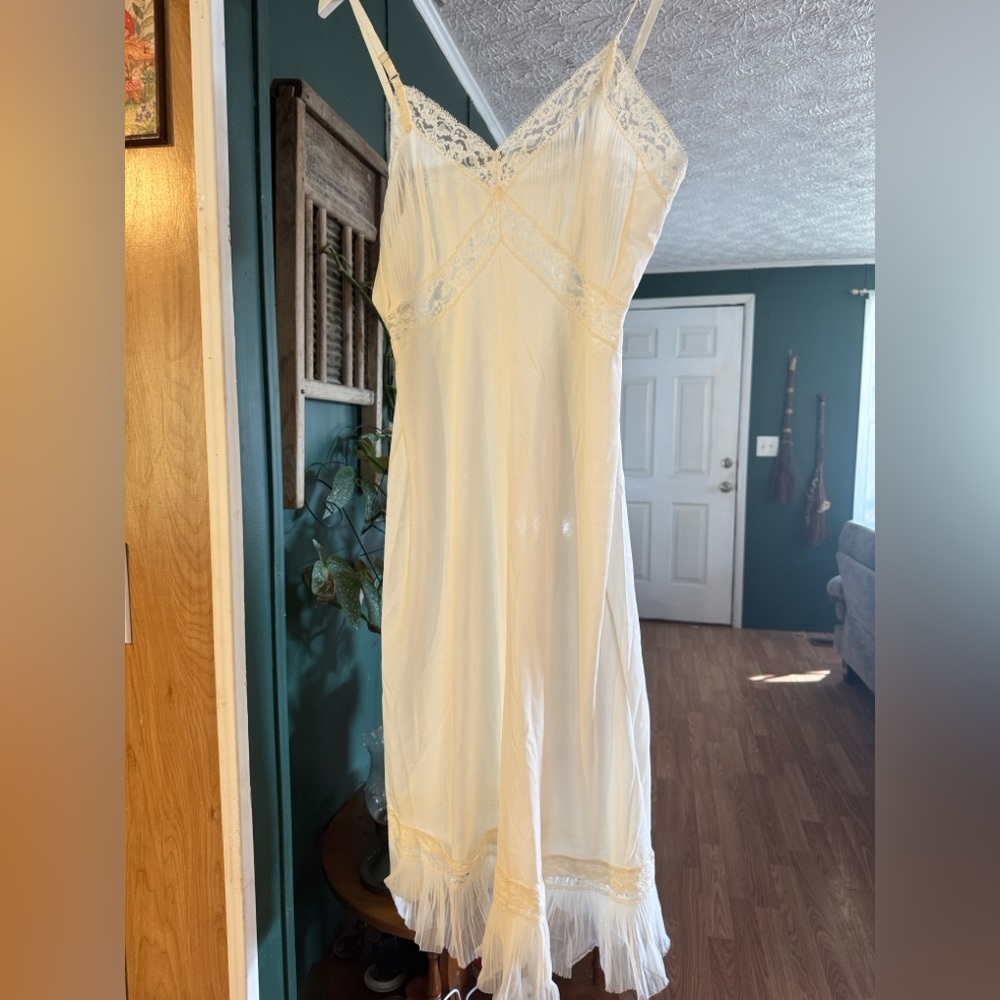 Vintage Vanity Fair Cream Lace Nightgown